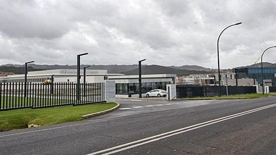 Vista del frente del solar de la sede de Inditex, en el polígono de Sabón.