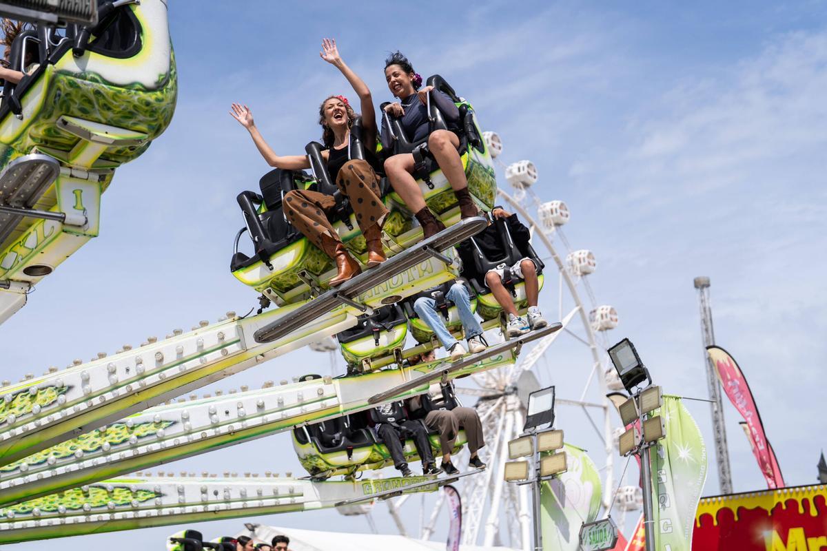 Ambiente en la Feria de Abril de Barcelona, en el recinto del Fòrum, durante la jornada del Primero de Mayo. El evento encara este viernes su último fin de semana de actividad antes de la clausura. Ambiente en la Feria de Abril de Barcelona, en el recinto del Fòrum, durante la jornada del Primero de Mayo. El evento encara este viernes su último fin de semana de actividad antes de la clausura.