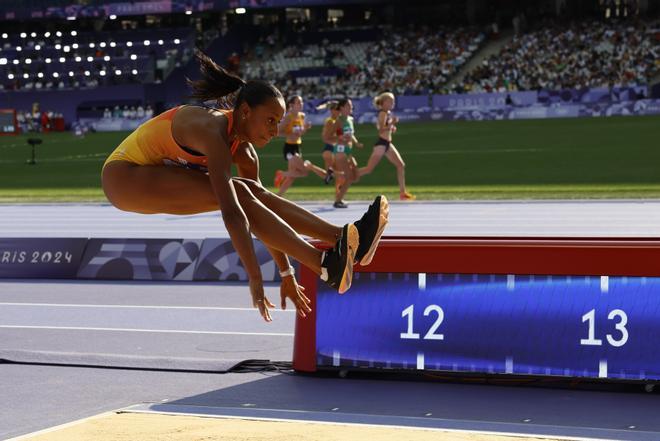 La española Ana Peleteiro durante la prueba de Triple salto femenino de los Juegos Olímpicos de París 2024.