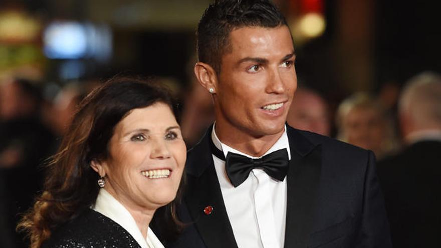 Dolores Aveiro, junto a su hijo Cristiano Ronaldo.