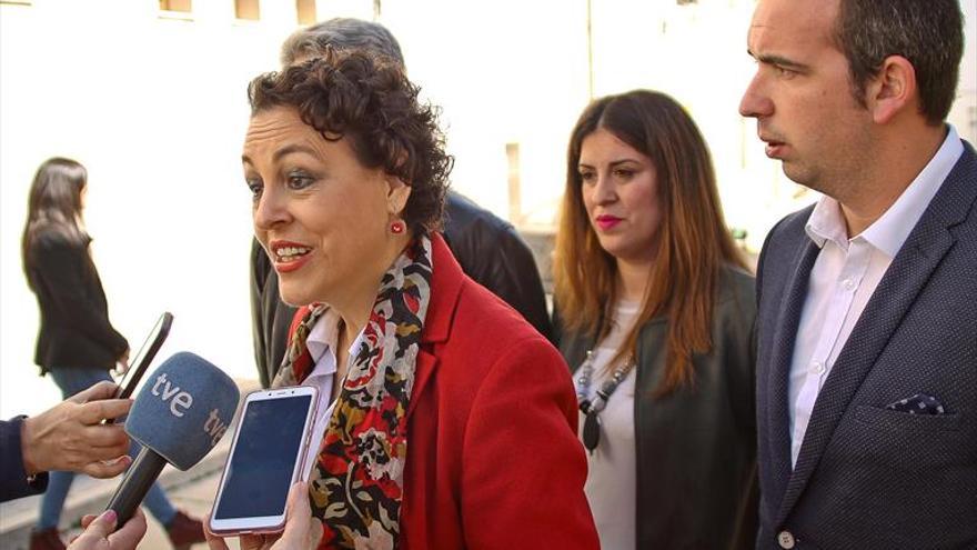 La ministra Valerio anuncia en Valdefuentes que habrá subsidio para mayores de 52