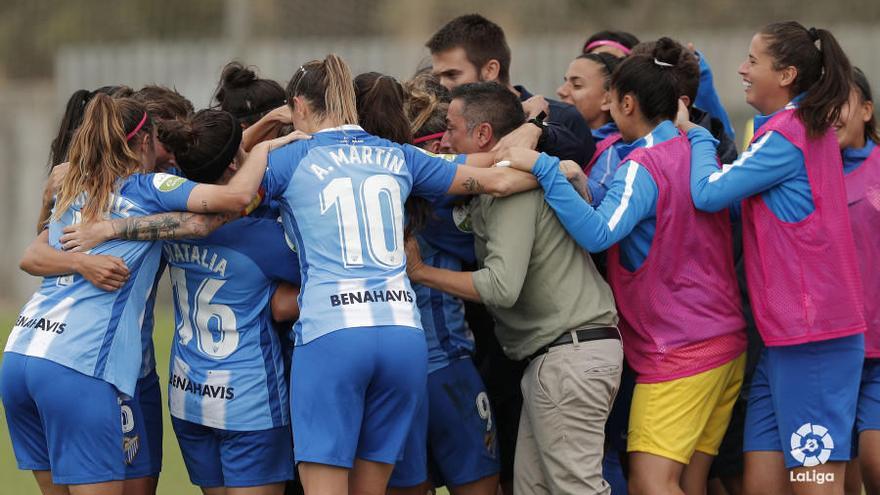 El Málaga CF Femenino celebra el triunfo ante el Espanyol en la primera vuelta (2-1).