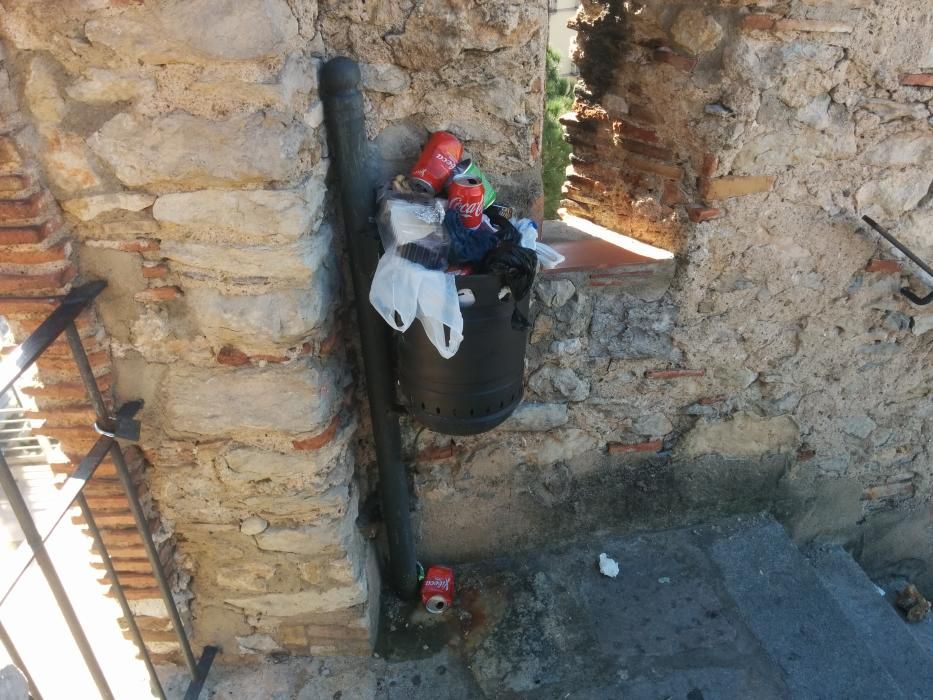 Deixalles a la Muralla de Girona
