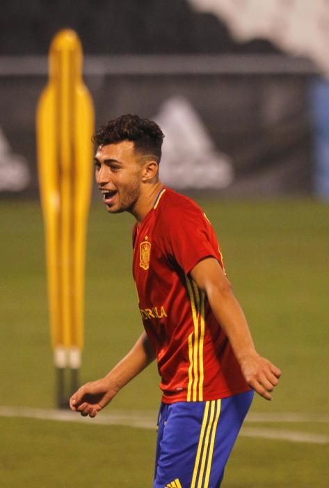 Las mejores imágenes del entrenamiento de Munir con la Selección Española