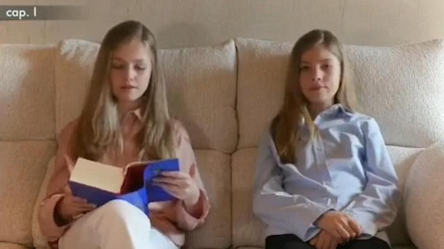 Vídeo: La infanta Sofía debuta leyendo «El Quijote» junto a la princesa Leonor