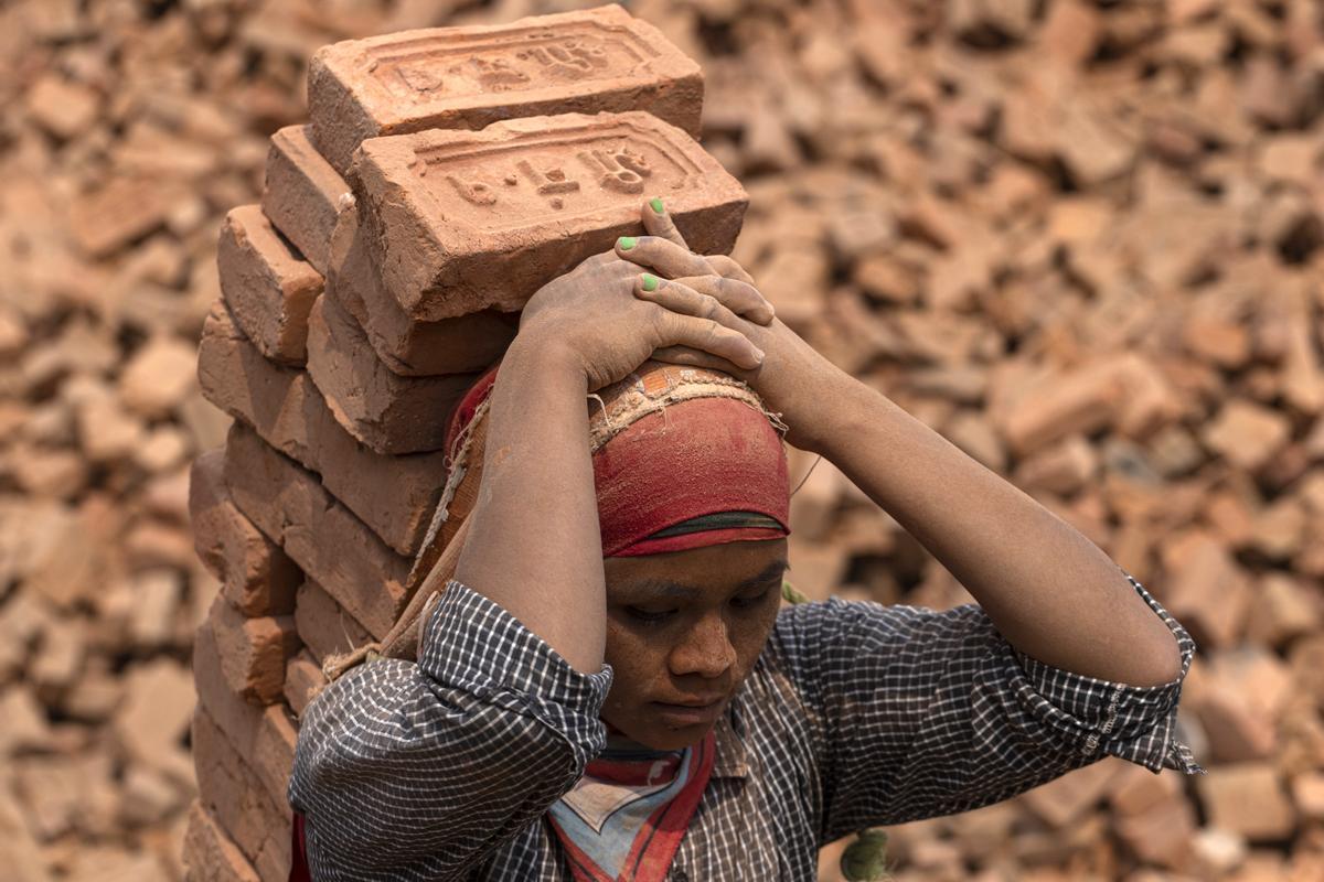 Un día en una fábrica de ladrillos en Nepal