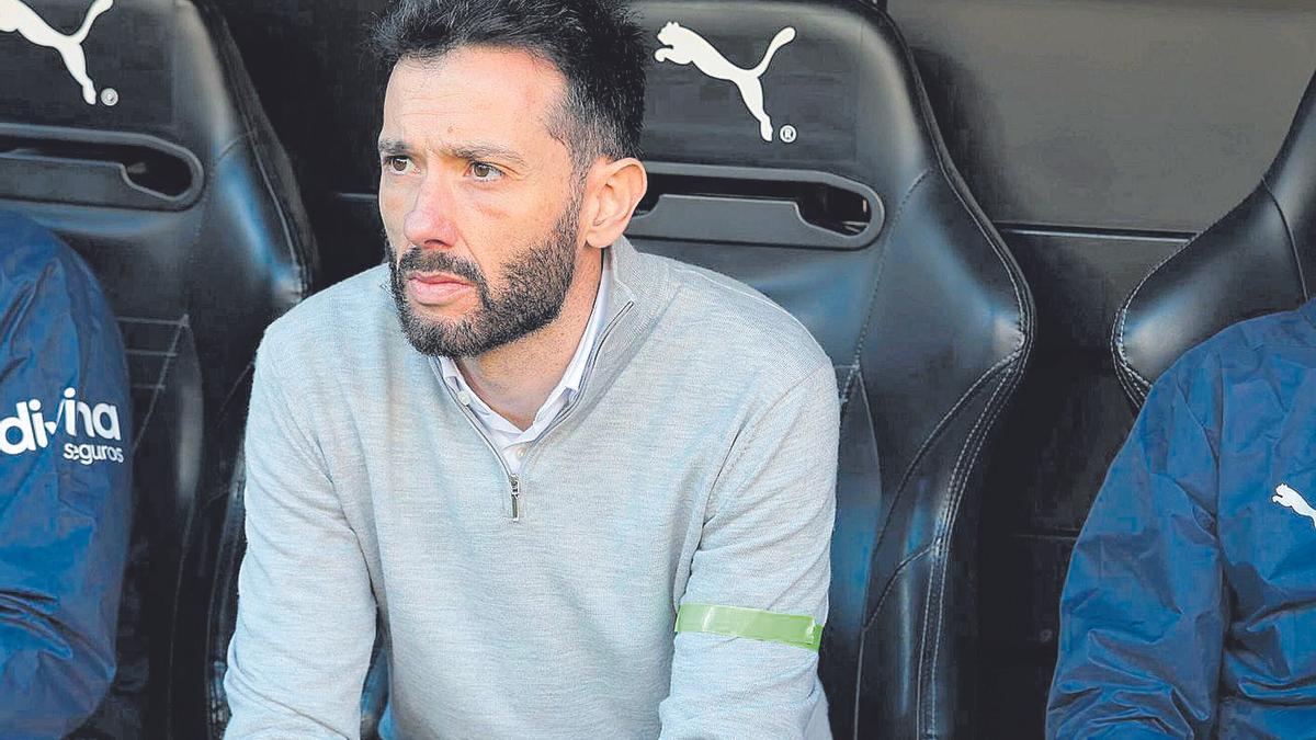 Corberán durante el partido entre el Valencia, CF y el Celta de Vigo.