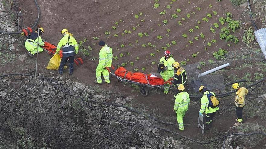 Rescate de los cuerpos en Gáldar