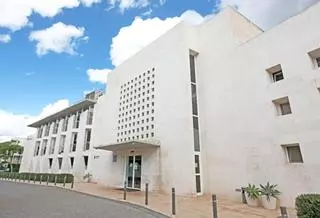 Protestas por la falta de personal en el Hospital Residencia Cas Serres