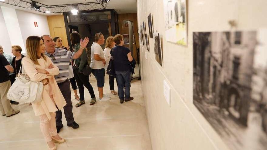 Presentación, ayer, de la exposición &quot;Miradas cercanas&quot;.