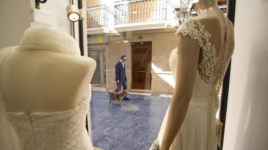 Una tienda de referencia en trajes de boda de Xàtiva se encamina al cierre