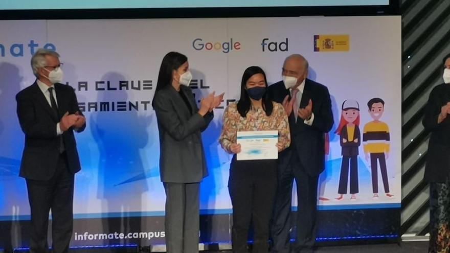 Una alumna de Huesca recibe de manos de la Reina Letizia el premio Info_Influencers de la FAD y Google