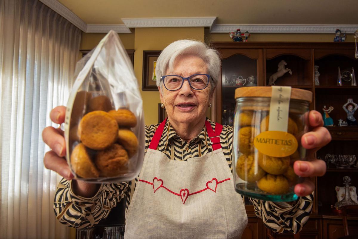La coruñesa Julia Pan, con sus famosas galletas.