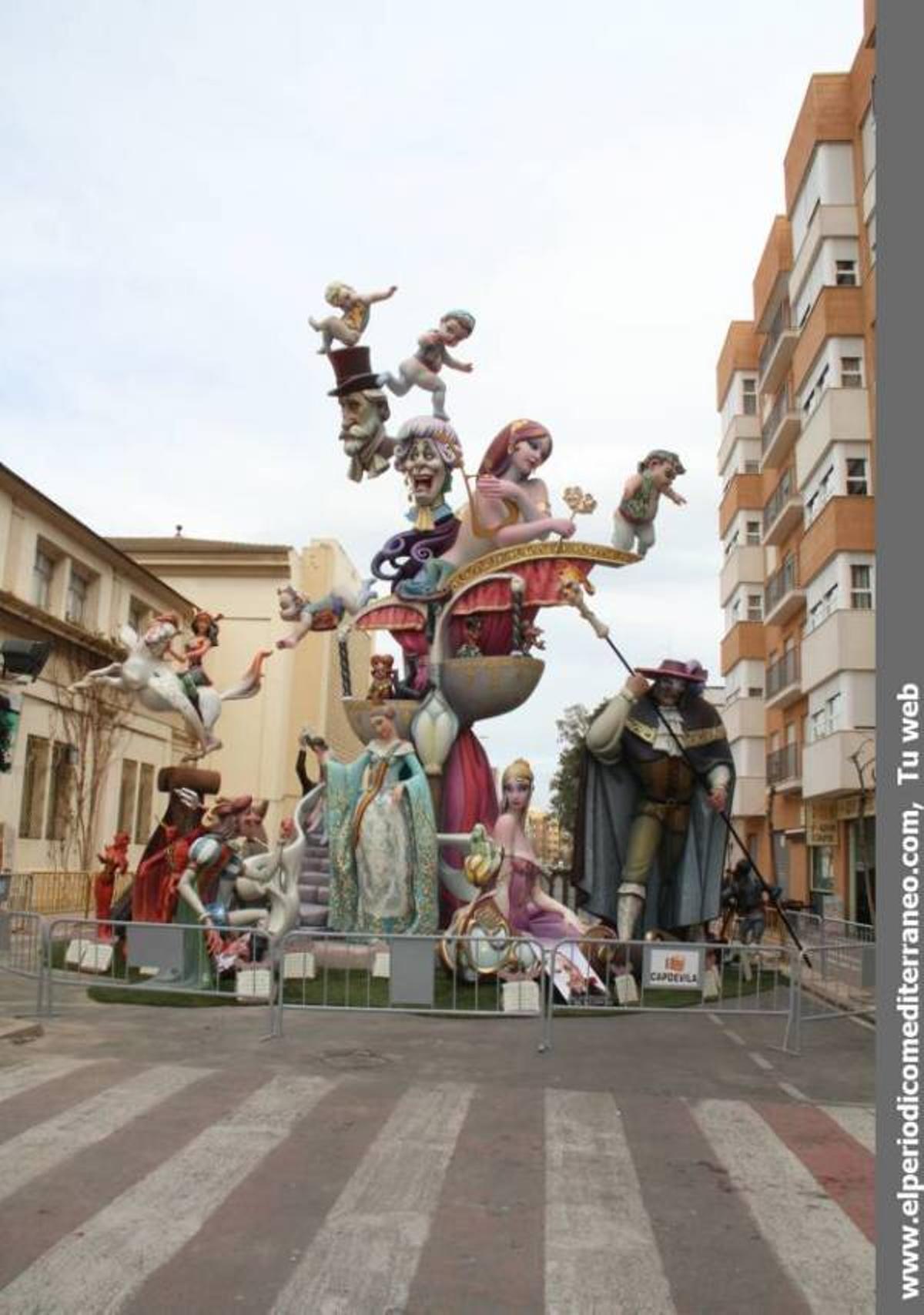 Las reinas falleras de Burriana visitan los monumentos
