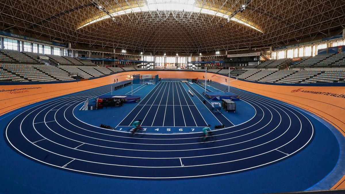 Interior del Velódromo Lluis Puig con sus nuevas pistas de atletismo