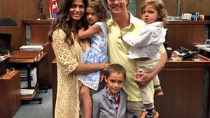 Camila Alves y Matthew McCounaghey, con sus tres hijos: Levi, de siete años; Vida, de cinco, y el pequeño Livingston, de dos.