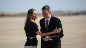 La vicepresidenta Aagesen y el presidente Pedro Sánchez, el jueves en la base de Torrejón.