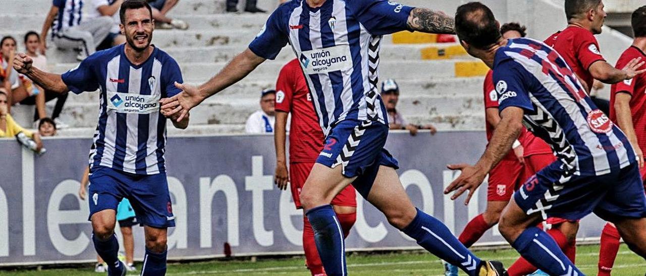 El Alcoyano celebra uno de los goles durante esta campaña.