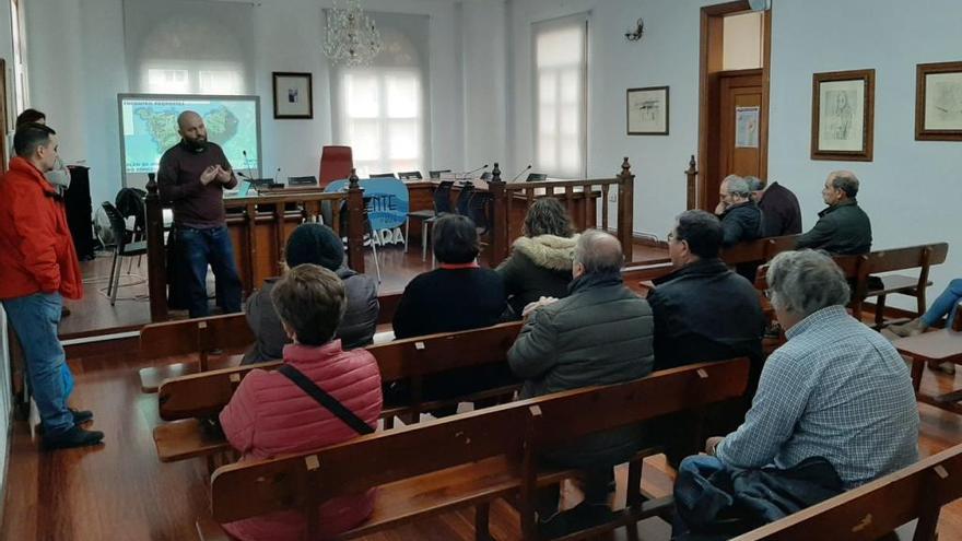 Una de las reuniones celebradas la semana pasada con asociaciones. // G.N.