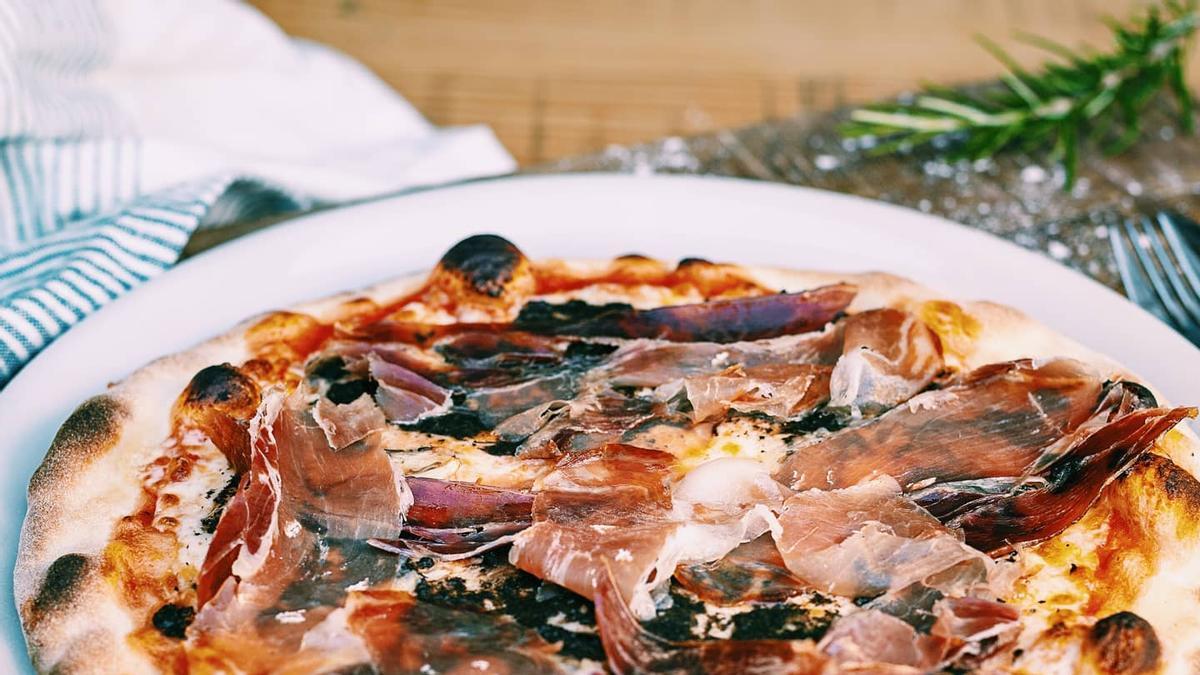 Pizza Tartufo en Camping de Beceite, en la provincia de Teruel