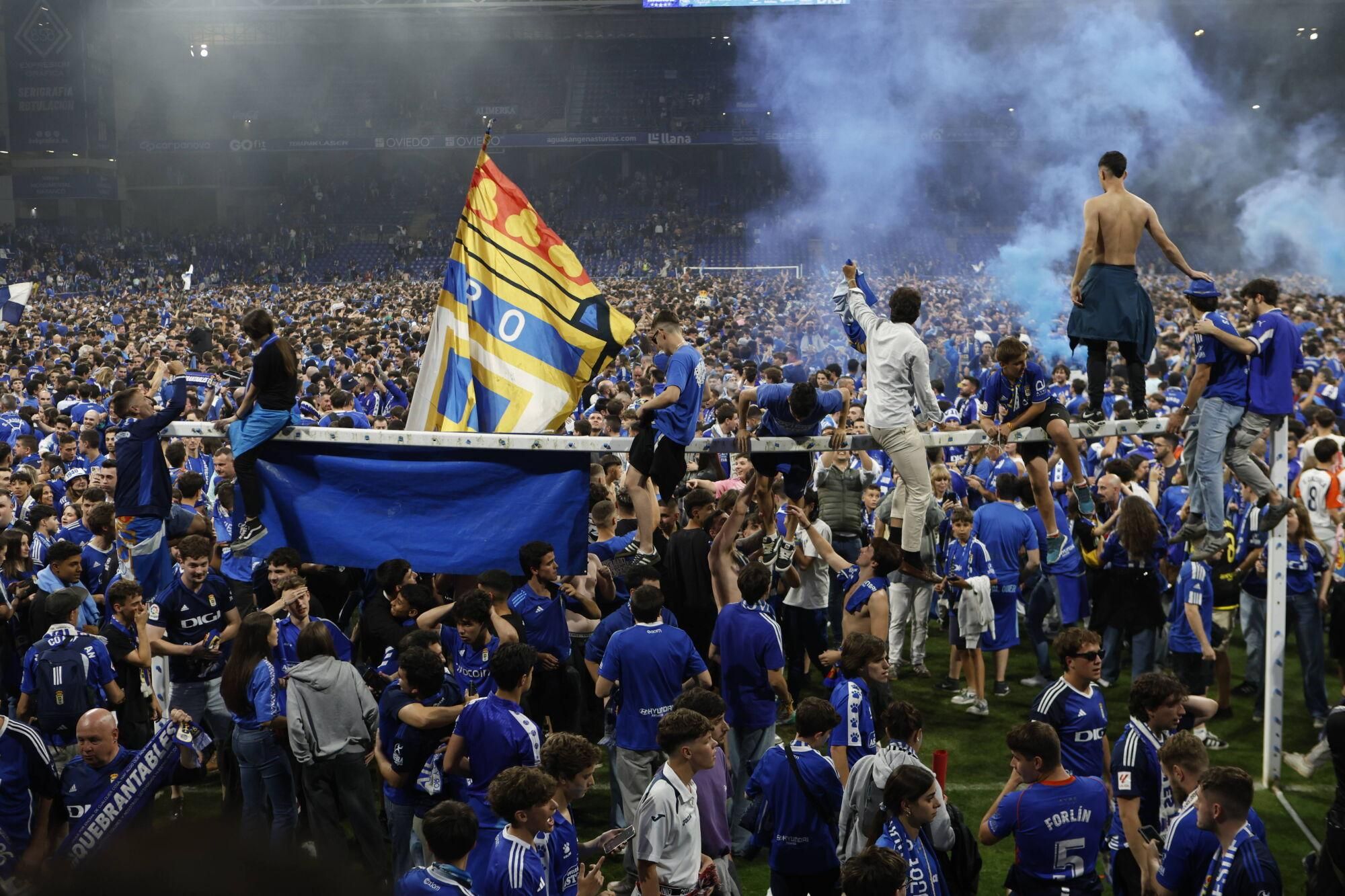 Así se vivió en el Carlos Tartiere la noche del ascenso del Oviedo a Primera División 24 años después