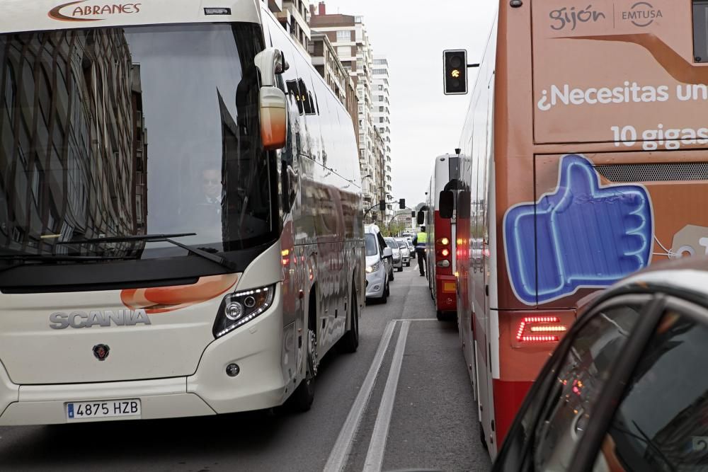 Obras en avenida de la Costa, en Gijón