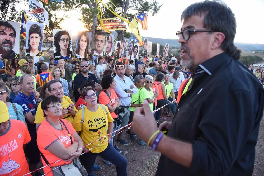 Una multitud omple Lledoners com mai en la vigília de 1-O