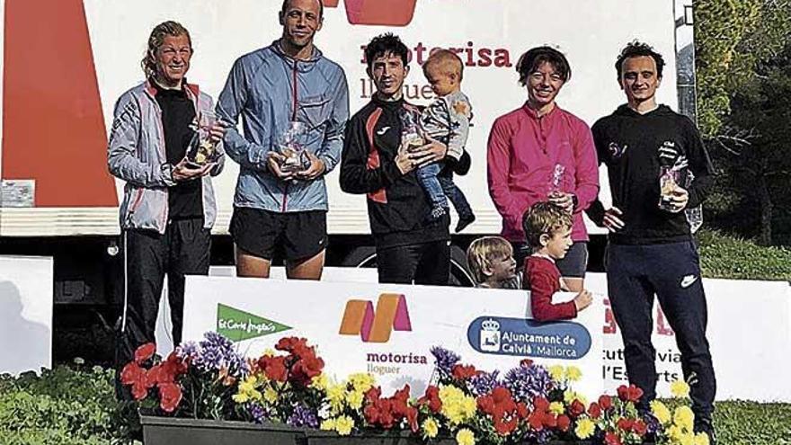 Los primeros clasificados posan tras la prueba de Santa PonÃ§a.