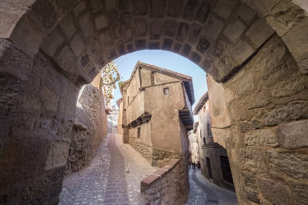 Albarracín, en la provincia de Teruel a 2 horas y 2 minutos de València
