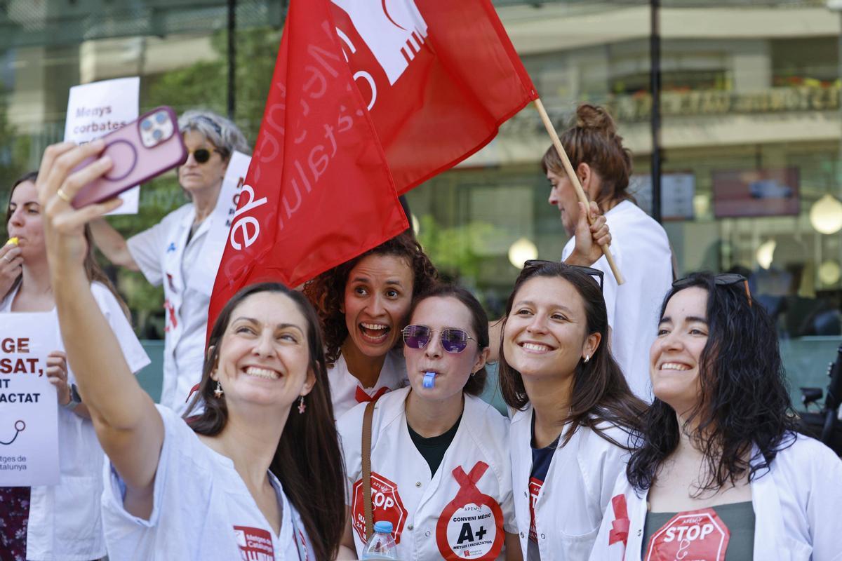 Les imatges de la protesta dels metges a Girona