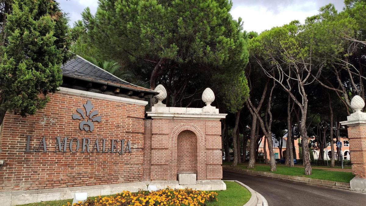 Entrada a la urbanización de La Moraleja (Madrid)