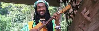 El músico Kilema, de Madagascar a Malpartida de Cáceres