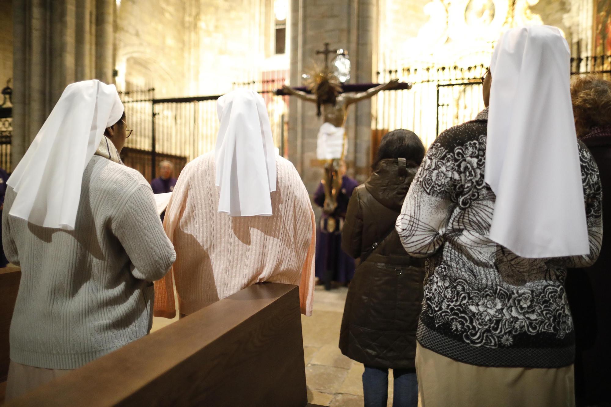 Celebració del Viacrucis a la Catedral de Girona