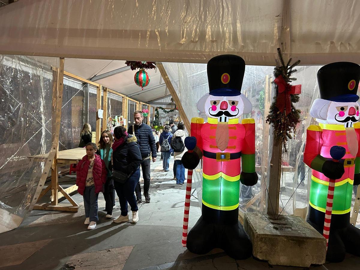 EN IMÁGENES: Así fue la primera jornada del mercado de Navidad de Grado