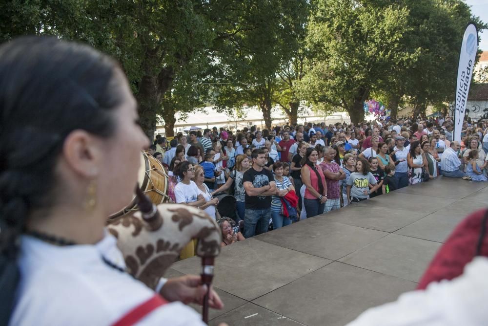 El alcalde de Vigo ofreció su pregón en una fiesta que sumó 8.000 comensales, mientras que las xoubas y el maíz fueron los protagonistas de las 37 propuestas del concurso.