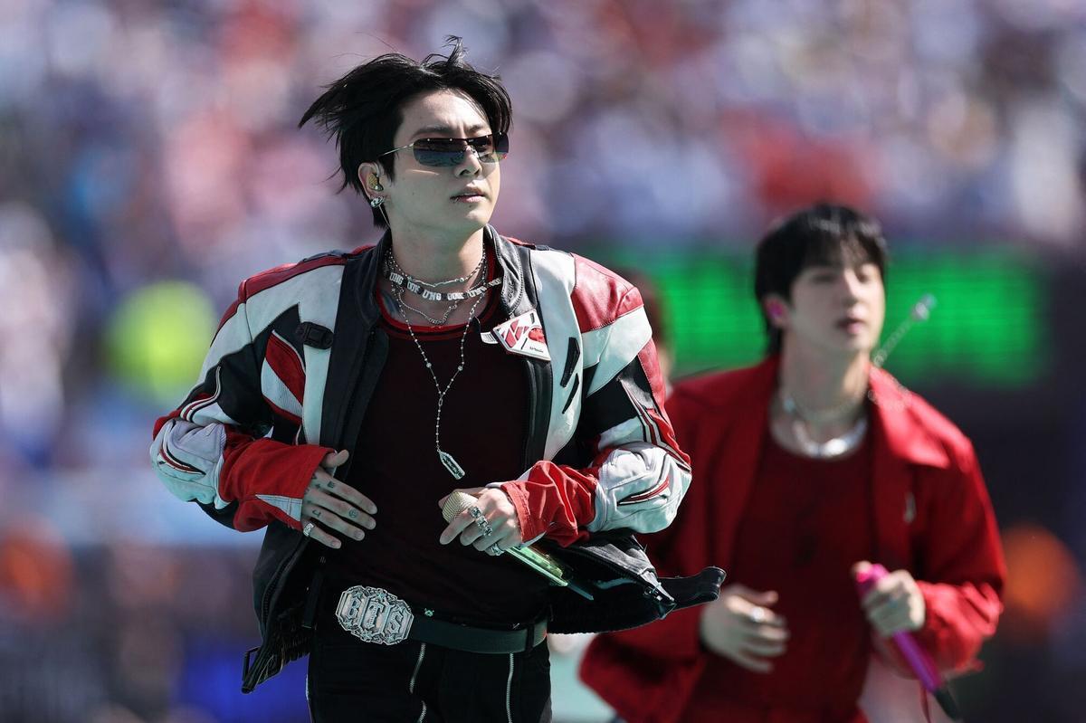 EAST RUTHERFORD, NEW JERSEY - JULY 19: Jung Kook of BTS performs during the FIFA World Cup 2026 Final match between Spain and Argentina at New York New Jersey Stadium on July 19, 2026 in East Rutherford, New Jersey.   Justin Setterfield/Getty Images/AFP (Photo by Justin Setterfield / GETTY IMAGES NORTH AMERICA / Getty Images via AFP)