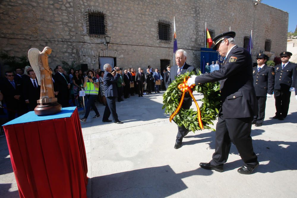 Un momento del acto de la Policía en el Castillo de Santa Bárbara.