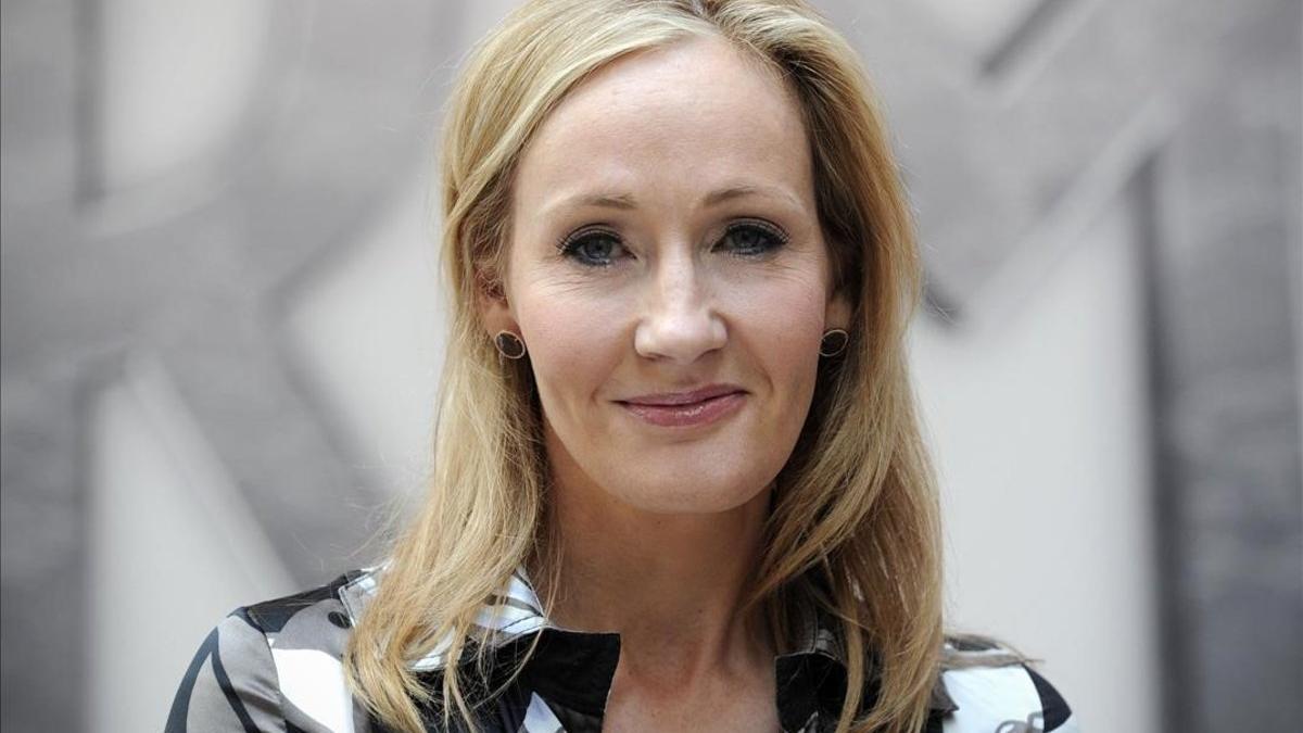 J.K. Rowling dona 17 millones para la investigación de la esclerosis múltiple