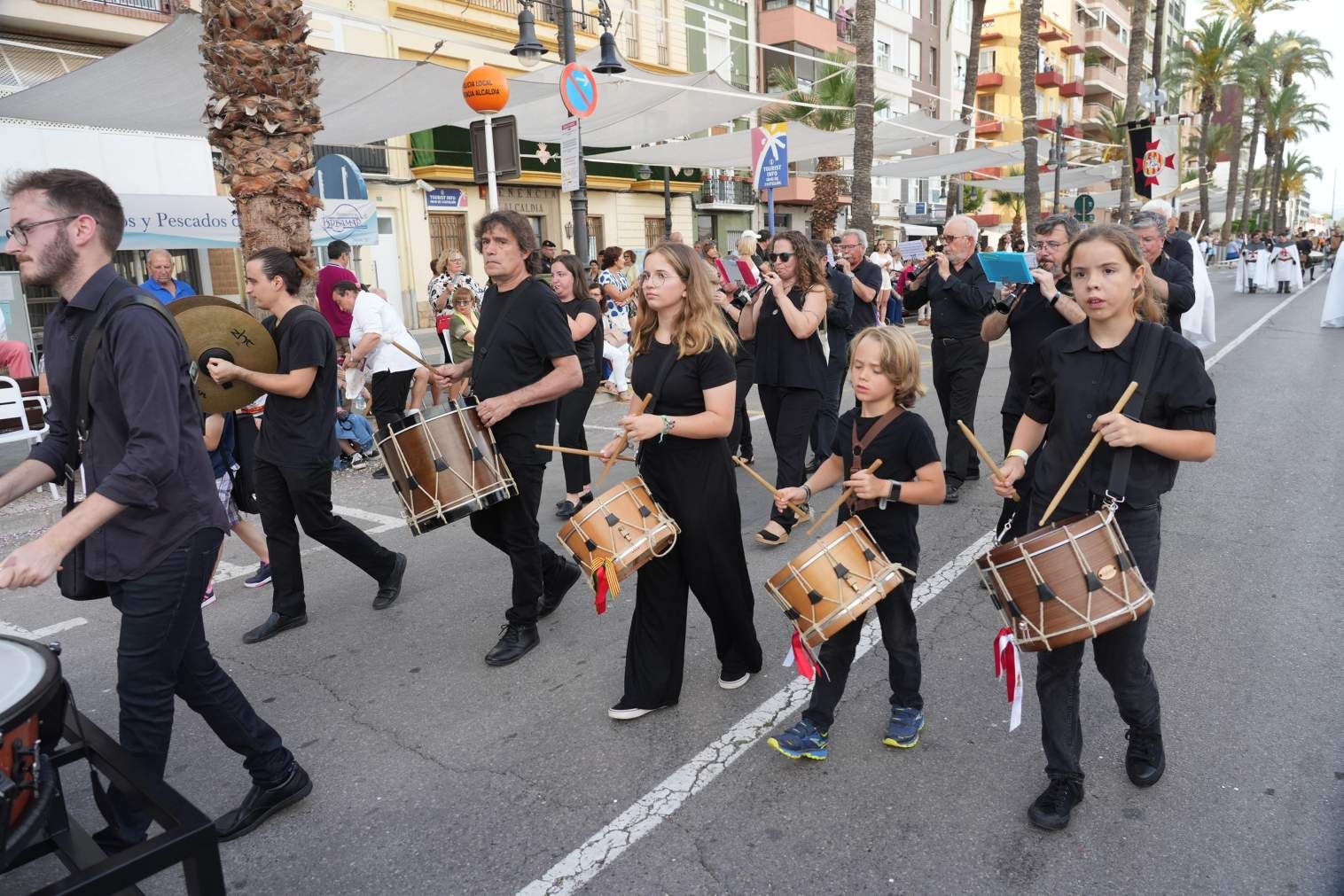 El Grau da inicio a las fiestas de Sant Pere con pólvora, bous y música