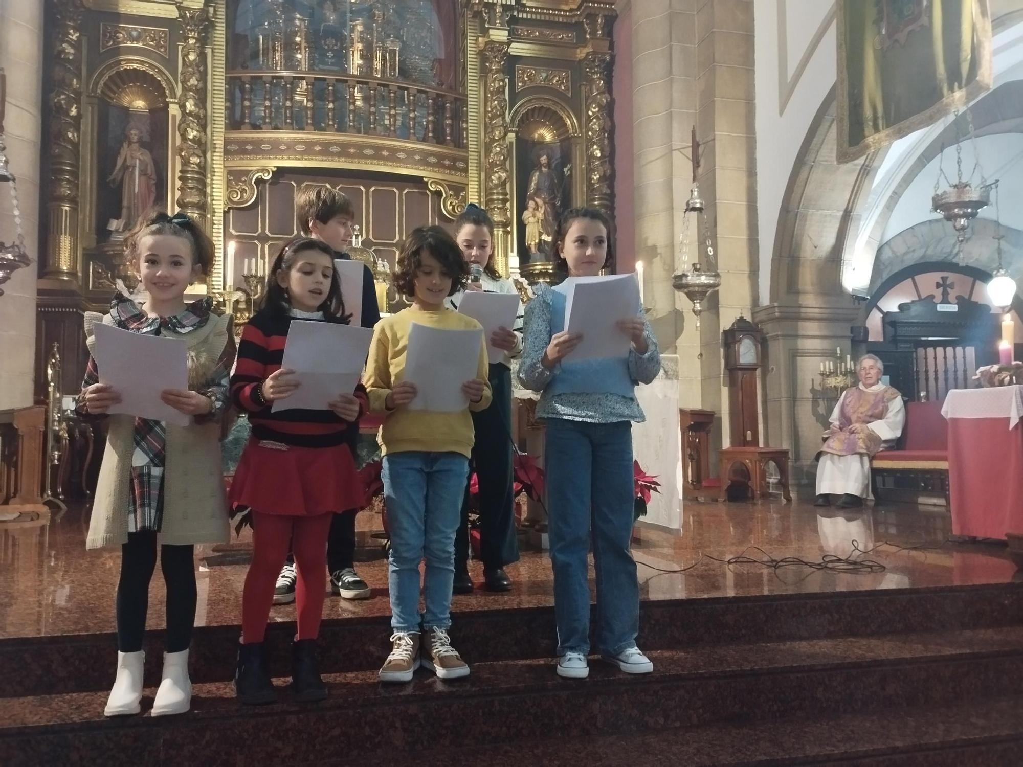 La llegada del Farolero y el pregón infantil protagonizan la Navidad candasina, en imágenes