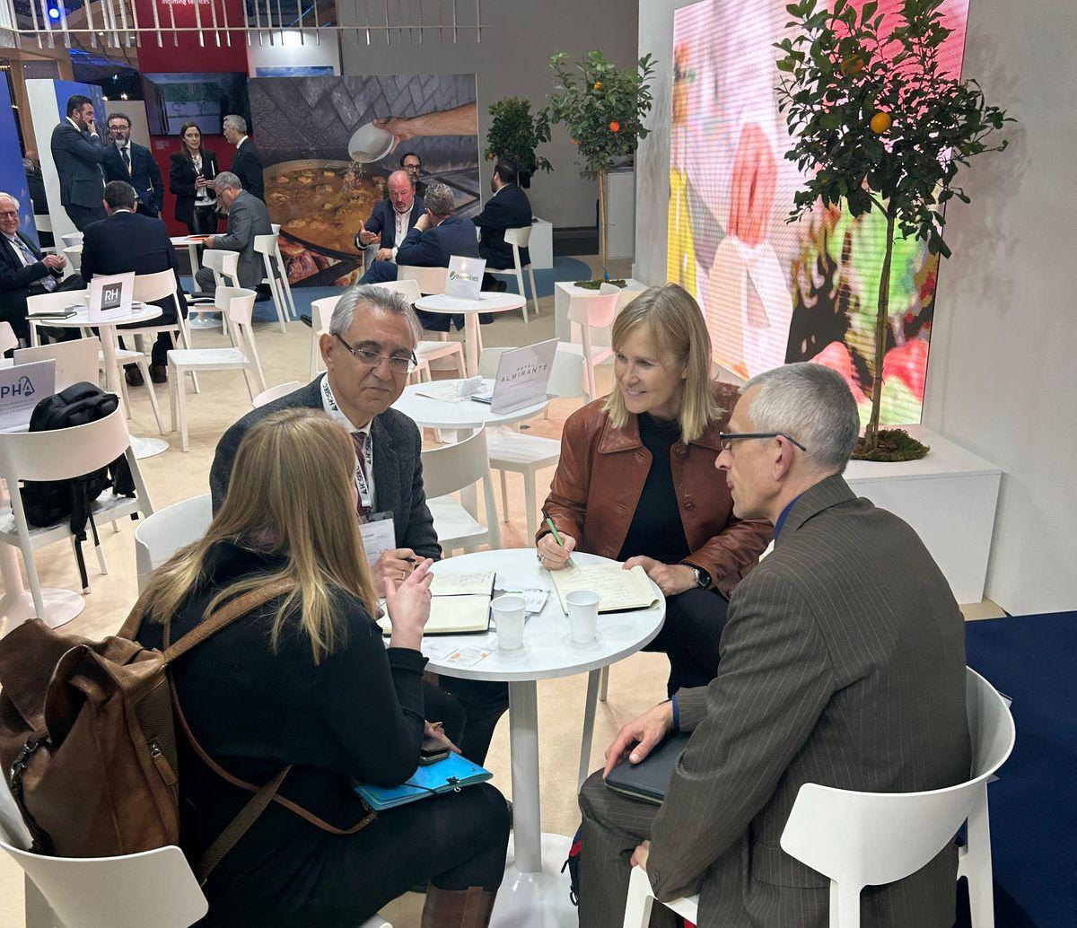 Empresas e instituciones intensifican la promoción en Alemania. En la imagen, Javier Gallego, a la izquierda.