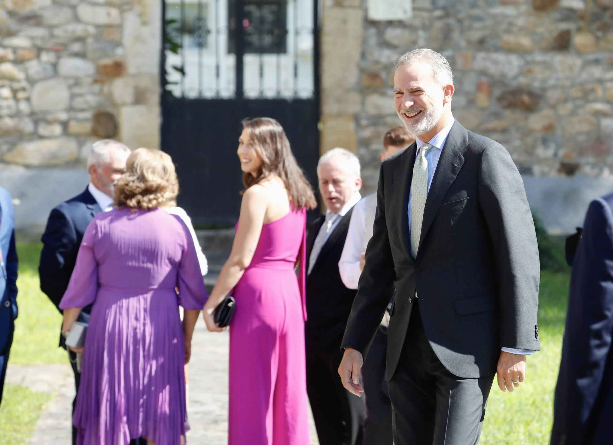 El Rey Felipe VI, testigo de excepción en la boda de su ahijado en Gijón (en imágenes)