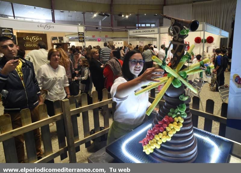 GALERÍA DE FOTOS -- Los castellonenses disfrutan del chocolate y la panadería artesana en Chococas