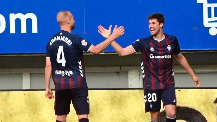 El Eibar hunde al Huesca en el descenso tras vencer por dos goles