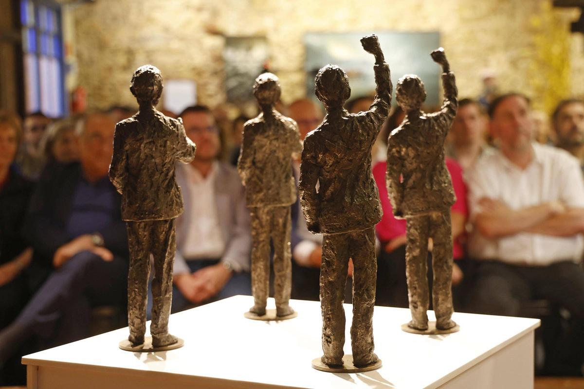 La Fundació Irla premia la tasca de Joaquim Nadal per la seva contribució al foment del català.
