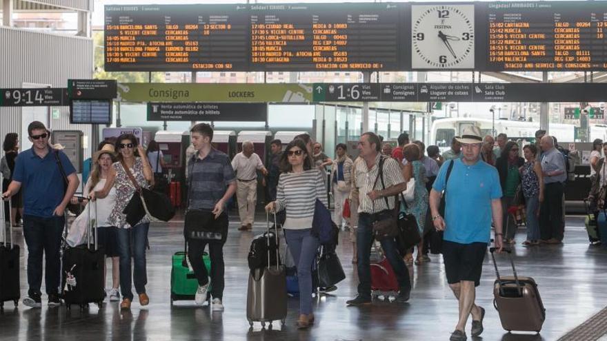 El AVE entre Alicante y Madrid gana casi 30.000 viajeros nuevos en tres meses