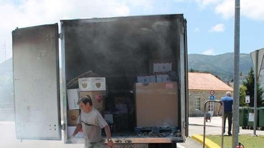 Ileso tras conducir un camión en llamas por A Ramallosa y Sabarís