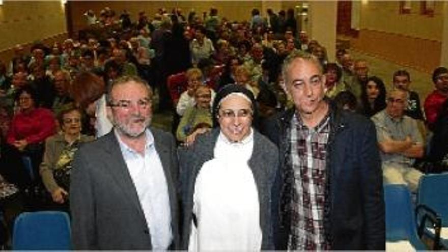 Per l&#039;esquerra, Joan Reñé, sor Lucía Caram i el president de l&#039;Associació d&#039;Amics del bisbe Deig, Carlos Tejedor