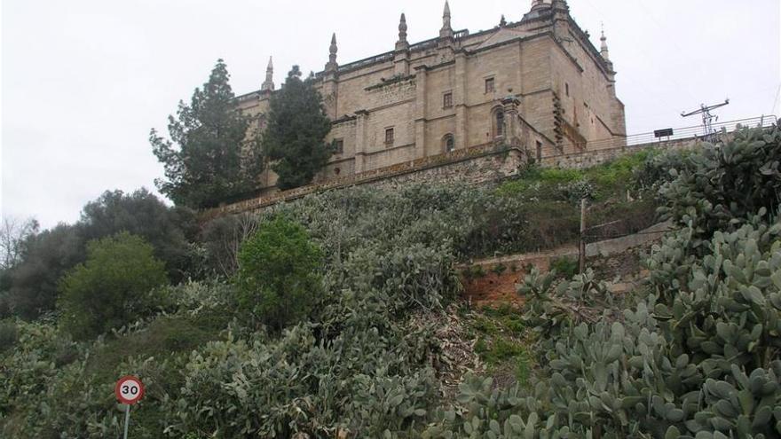 La Catedral de Coria &#039;mira atrás&#039;