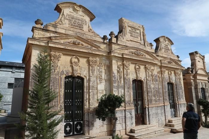 Día de Todos los Santos en el cementerio de Lorca